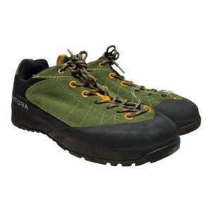 NEW Butora Icarus Approach Climbing Shoes Size M 6 W 7